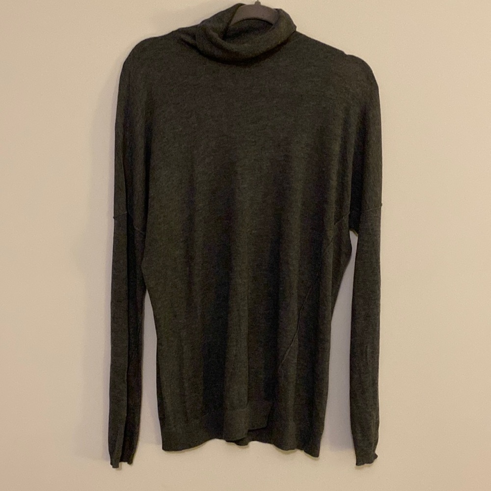 Vince Gray Mercerized Wool Blend Drop Shoulder Exposed Seam Turtleneck